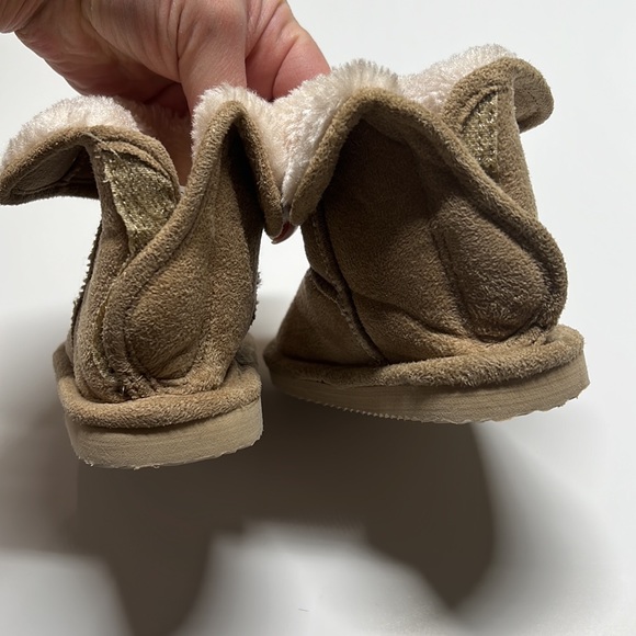 H&M Ugg like Faux Suede Inner Furry Boots with Velcro - Picture 5 of 7